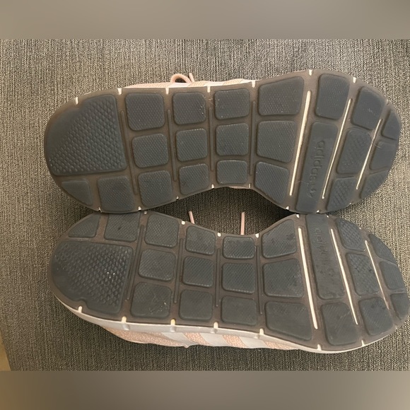 Pink Addidas - Picture 4 of 4